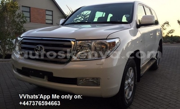 Oofamaa Toyota Land Cruiser Prado White Makiinaa iti Nairobi keessatti Nairobi keessatti Oofamaa Toyota Land Cruiser Prado White Makiinaa iti Nairobi keessatti Nairobi keessatti
