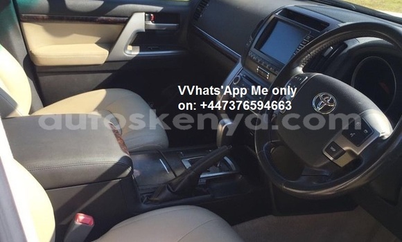 Oofamaa Toyota Land Cruiser Prado White Makiinaa iti Nairobi keessatti Nairobi keessatti Oofamaa Toyota Land Cruiser Prado White Makiinaa iti Nairobi keessatti Nairobi keessatti