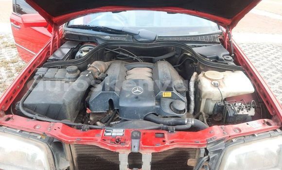 Oofamaa Mercedes‒Benz C–Class Red Makiinaa iti Nairobi keessatti Nairobi keessatti Oofamaa Mercedes‒Benz C–Class Red Makiinaa iti Nairobi keessatti Nairobi keessatti