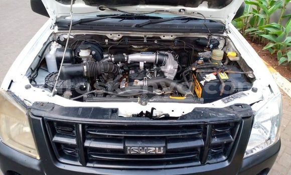 Oofamaa Isuzu D–MAX White Makiinaa iti Nairobi keessatti Nairobi keessatti Oofamaa Isuzu D–MAX White Makiinaa iti Nairobi keessatti Nairobi keessatti