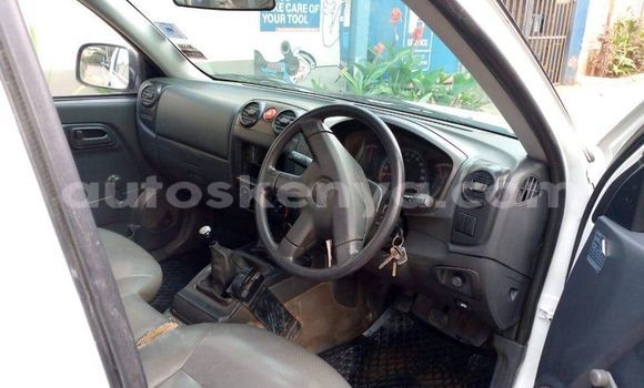 Oofamaa Isuzu D–MAX White Makiinaa iti Nairobi keessatti Nairobi keessatti Oofamaa Isuzu D–MAX White Makiinaa iti Nairobi keessatti Nairobi keessatti