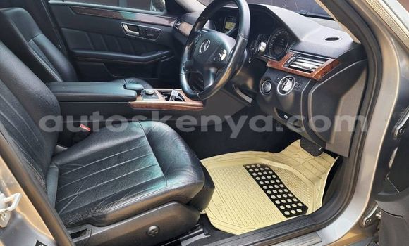 Oofamaa Mercedes‒Benz E–Class Blue Makiinaa iti Nairobi keessatti Nairobi keessatti Oofamaa Mercedes‒Benz E–Class Blue Makiinaa iti Nairobi keessatti Nairobi keessatti