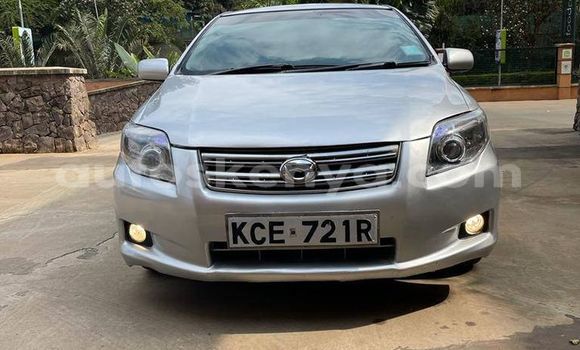Oofamaa Toyota Axio Silver Makiinaa iti Nairobi keessatti Nairobi keessatti