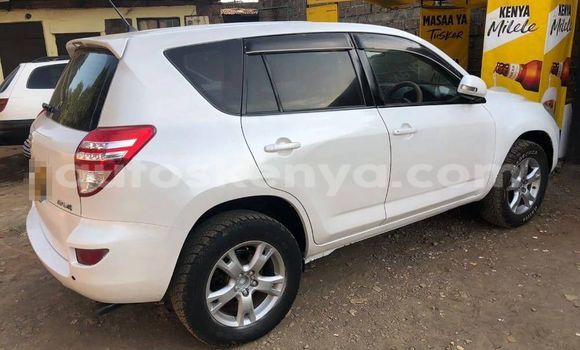Nunua Ilio tumika Toyota RAV4 Nyeupe Gari ndani ya Nairobi nchini Nairobi