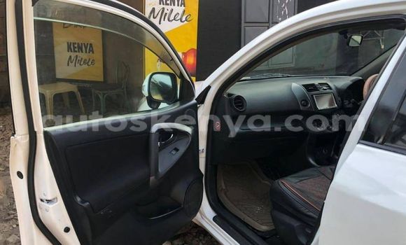 Oofamaa Toyota RAV4 White Makiinaa iti Nairobi keessatti Nairobi keessatti Oofamaa Toyota RAV4 White Makiinaa iti Nairobi keessatti Nairobi keessatti