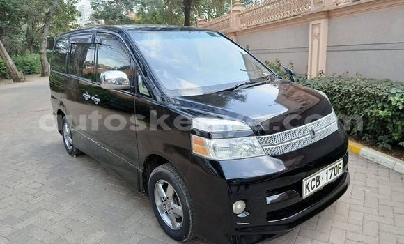 Oofamaa Toyota Voxy Black Makiinaa iti Nairobi keessatti Nairobi keessatti