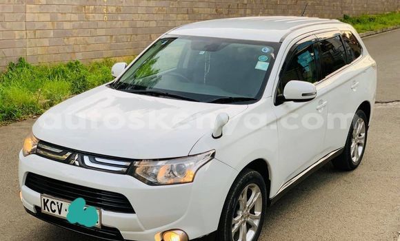 Buy Used Mitsubishi Outlander White Car in Nairobi in Nairobi