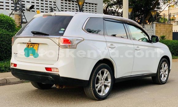 Oofamaa Mitsubishi Outlander White Makiinaa iti Nairobi keessatti Nairobi keessatti Oofamaa Mitsubishi Outlander White Makiinaa iti Nairobi keessatti Nairobi keessatti
