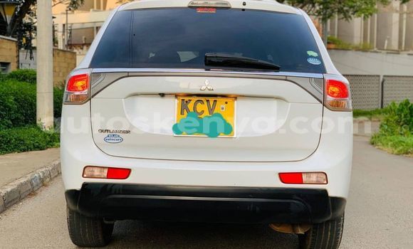 Oofamaa Mitsubishi Outlander White Makiinaa iti Nairobi keessatti Nairobi keessatti Oofamaa Mitsubishi Outlander White Makiinaa iti Nairobi keessatti Nairobi keessatti
