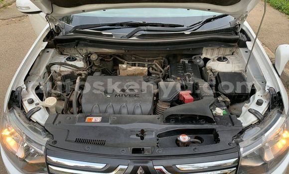 Oofamaa Mitsubishi Outlander White Makiinaa iti Nairobi keessatti Nairobi keessatti Oofamaa Mitsubishi Outlander White Makiinaa iti Nairobi keessatti Nairobi keessatti