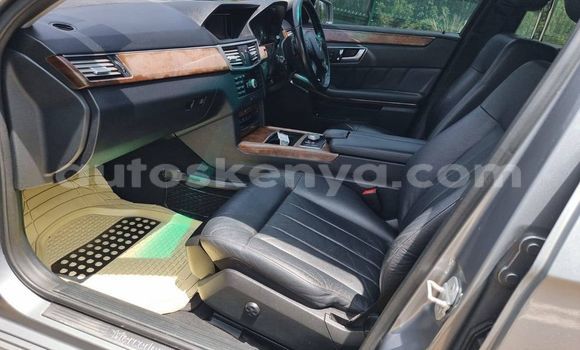 Oofamaa Mercedes‒Benz E–Class Silver Makiinaa iti Nairobi keessatti Nairobi keessatti Oofamaa Mercedes‒Benz E–Class Silver Makiinaa iti Nairobi keessatti Nairobi keessatti