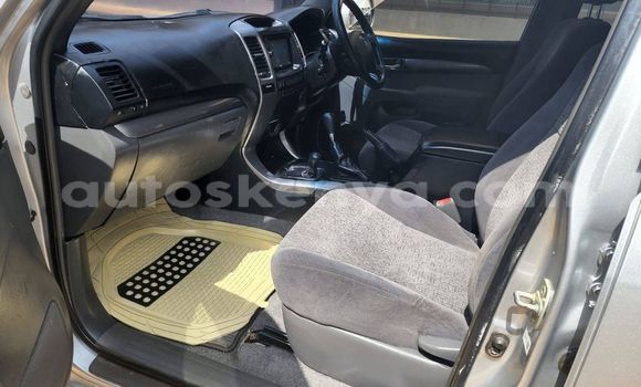 Oofamaa Toyota Land Cruiser Prado Silver Makiinaa iti Nairobi keessatti Nairobi keessatti Oofamaa Toyota Land Cruiser Prado Silver Makiinaa iti Nairobi keessatti Nairobi keessatti