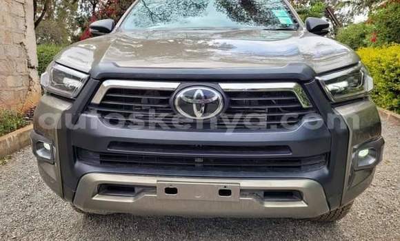 Buy Used Toyota Hiluxe Revo Green Car in Nairobi in Nairobi