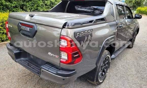 Buy Used Toyota Hiluxe Revo Green Car in Nairobi in Nairobi Buy Used Toyota Hiluxe Revo Green Car in Nairobi in Nairobi