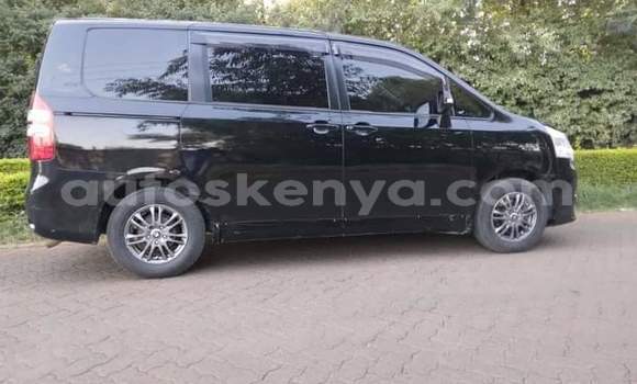 Oofamaa Toyota Noah Black Makiinaa iti Nairobi keessatti Nairobi keessatti