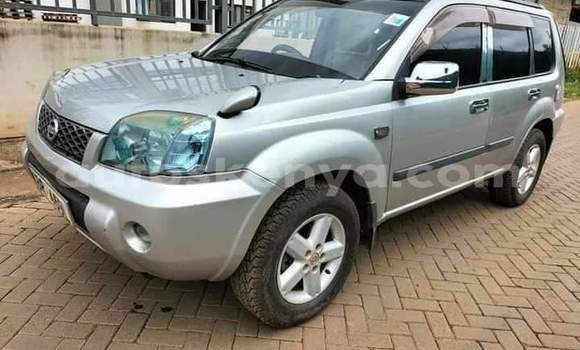 Oofamaa Nissan X–Trail Silver Makiinaa iti Nairobi keessatti Nairobi keessatti