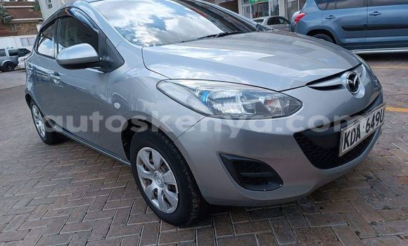 Oofamaa Mazda Demio Silver Makiinaa iti Nairobi keessatti Nairobi keessatti