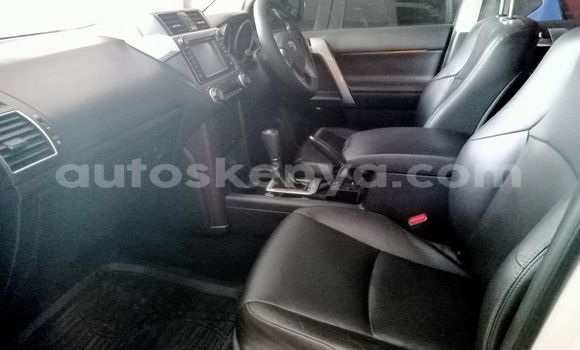 Nunua Ilio tumika Toyota Land Cruiser Prado Nyeupe Gari ndani ya Mombasa nchini Kenya ya Pwani Nunua Ilio tumika Toyota Land Cruiser Prado Nyeupe Gari ndani ya Mombasa nchini Kenya ya Pwani