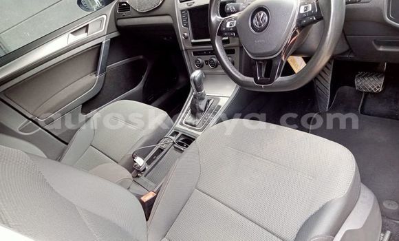 Nunua Ilio tumika Volkswagen Golf Nyekundu Gari ndani ya Mombasa nchini Kenya ya Pwani Nunua Ilio tumika Volkswagen Golf Nyekundu Gari ndani ya Mombasa nchini Kenya ya Pwani