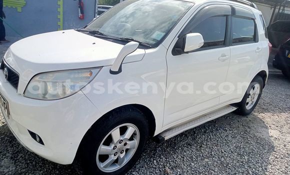 Nunua Ilio tumika Toyota Rush Nyeupe Gari ndani ya Mombasa nchini Kenya ya Pwani