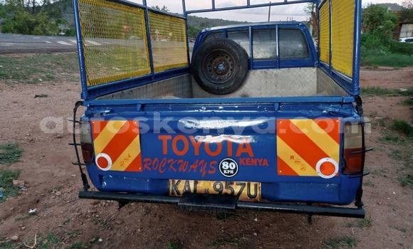 Nunua Ilio tumika Toyota Hilux Bluu Gari ndani ya Mombasa nchini Kenya ya Pwani Nunua Ilio tumika Toyota Hilux Bluu Gari ndani ya Mombasa nchini Kenya ya Pwani