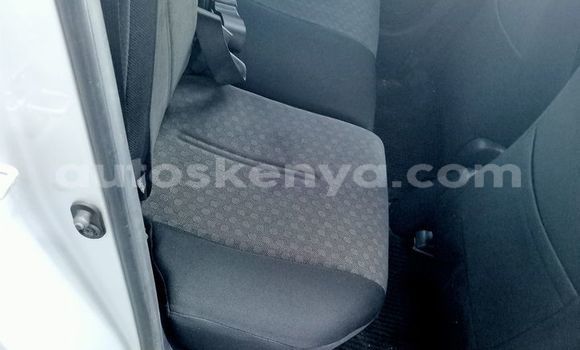 Nunua Ilio tumika Toyota IST Fedha Gari ndani ya Mombasa nchini Kenya ya Pwani Nunua Ilio tumika Toyota IST Fedha Gari ndani ya Mombasa nchini Kenya ya Pwani