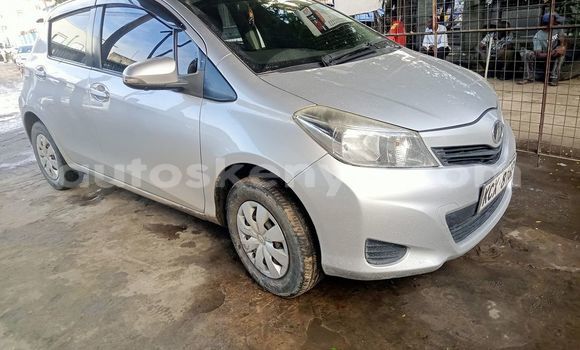 Nunua Ilio tumika Toyota Vitz Fedha Gari ndani ya Mombasa nchini Kenya ya Pwani Nunua Ilio tumika Toyota Vitz Fedha Gari ndani ya Mombasa nchini Kenya ya Pwani