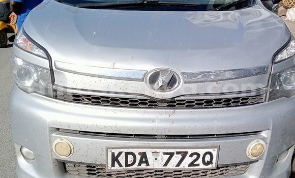 Nunua Ilio tumika Toyota Voxy Fedha Gari ndani ya Mombasa nchini Kenya ya Pwani