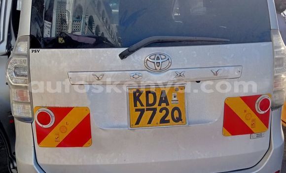 Nunua Ilio tumika Toyota Voxy Fedha Gari ndani ya Mombasa nchini Kenya ya Pwani Nunua Ilio tumika Toyota Voxy Fedha Gari ndani ya Mombasa nchini Kenya ya Pwani