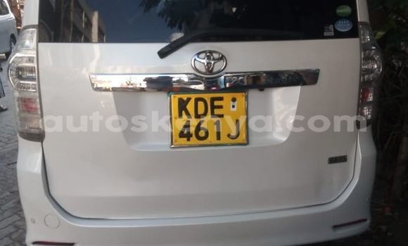 Nunua Ilio tumika Toyota Voxy Nyeupe Gari ndani ya Mombasa nchini Kenya ya Pwani Nunua Ilio tumika Toyota Voxy Nyeupe Gari ndani ya Mombasa nchini Kenya ya Pwani