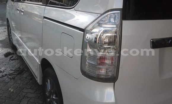 Nunua Ilio tumika Toyota Voxy Nyeupe Gari ndani ya Mombasa nchini Kenya ya Pwani Nunua Ilio tumika Toyota Voxy Nyeupe Gari ndani ya Mombasa nchini Kenya ya Pwani