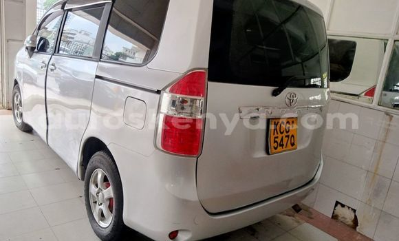 Nunua Ilio tumika Toyota Noah Fedha Gari ndani ya Mombasa nchini Kenya ya Pwani Nunua Ilio tumika Toyota Noah Fedha Gari ndani ya Mombasa nchini Kenya ya Pwani