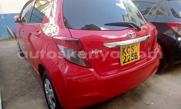 Oofamaa Toyota Vitz Red Makiinaa iti Mombasa keessatti Coastal Kenya keessatti
