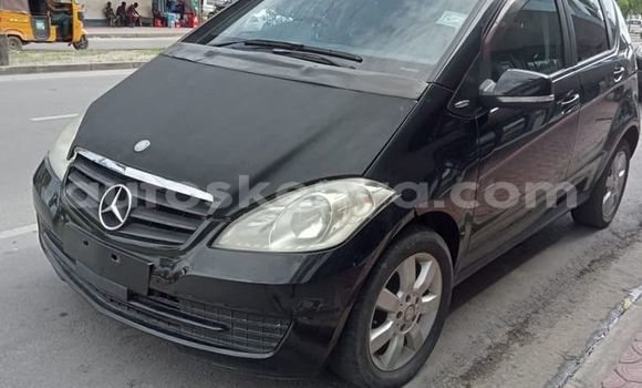 Nunua Ilio tumika Mercedes‒Benz A–Class Nyeusi Gari ndani ya Mombasa nchini Kenya ya Pwani Nunua Ilio tumika Mercedes‒Benz A–Class Nyeusi Gari ndani ya Mombasa nchini Kenya ya Pwani