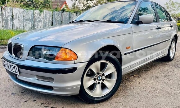 Nunua Ilio tumika BMW 3–Series Fedha Gari ndani ya Nairobi nchini Nairobi