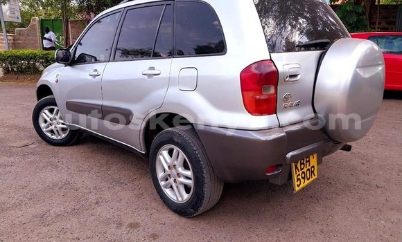 Nunua Ilio tumika Toyota RAV4 Fedha Gari ndani ya Nairobi nchini Nairobi