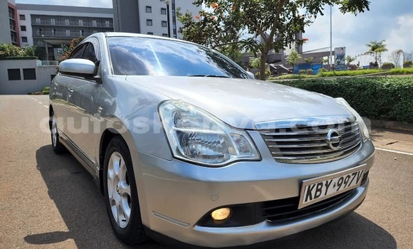 Oofamaa Nissan Bluebird Silver Makiinaa iti Nairobi keessatti Nairobi keessatti