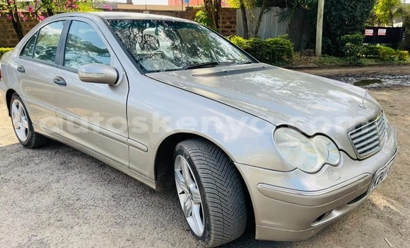 Oofamaa Mercedes‒Benz C–Class Silver Makiinaa iti Nairobi keessatti Nairobi keessatti Oofamaa Mercedes‒Benz C–Class Silver Makiinaa iti Nairobi keessatti Nairobi keessatti