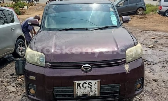 Oofamaa Toyota Corolla Rumion Red Makiinaa iti Nairobi keessatti Nairobi keessatti