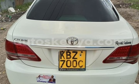 Nunua Ilio tumika Toyota Crown Nyeupe Gari ndani ya Nairobi nchini Nairobi Nunua Ilio tumika Toyota Crown Nyeupe Gari ndani ya Nairobi nchini Nairobi