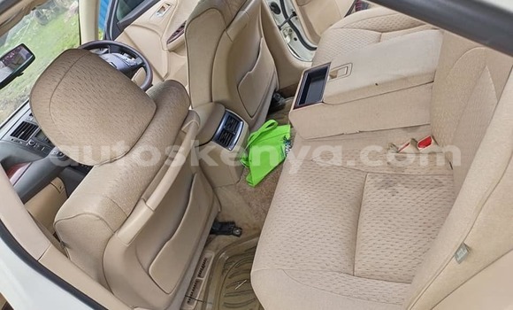 Nunua Ilio tumika Toyota Crown Nyeupe Gari ndani ya Nairobi nchini Nairobi Nunua Ilio tumika Toyota Crown Nyeupe Gari ndani ya Nairobi nchini Nairobi