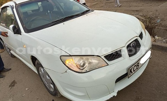 Oofamaa Subaru Impreza White Makiinaa iti Nairobi keessatti Nairobi keessatti