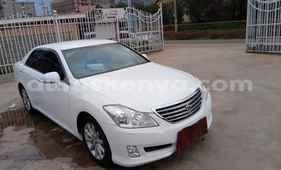 Oofamaa Toyota Crown White Makiinaa iti Nairobi keessatti Nairobi keessatti Oofamaa Toyota Crown White Makiinaa iti Nairobi keessatti Nairobi keessatti