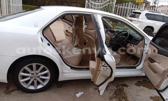 Nunua Ilio tumika Toyota Crown Nyeupe Gari ndani ya Nairobi nchini Nairobi Nunua Ilio tumika Toyota Crown Nyeupe Gari ndani ya Nairobi nchini Nairobi