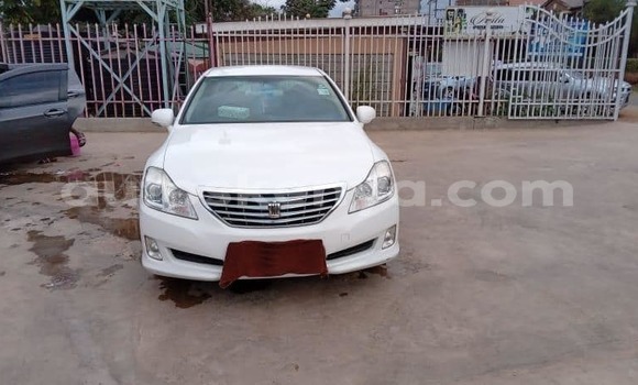 Nunua Ilio tumika Toyota Crown Nyeupe Gari ndani ya Nairobi nchini Nairobi Nunua Ilio tumika Toyota Crown Nyeupe Gari ndani ya Nairobi nchini Nairobi