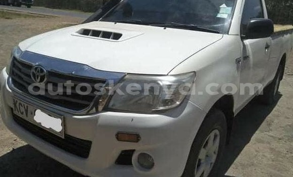 Nunua Ilio tumika Toyota Hilux Nyeupe Gari ndani ya Nairobi nchini Nairobi