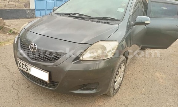 Oofamaa Toyota Belta Black Makiinaa iti Nairobi keessatti Nairobi keessatti