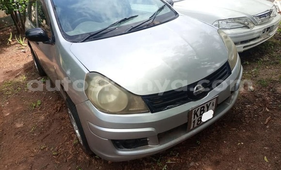 Oofamaa Nissan AD Silver Makiinaa iti Nairobi keessatti Nairobi keessatti