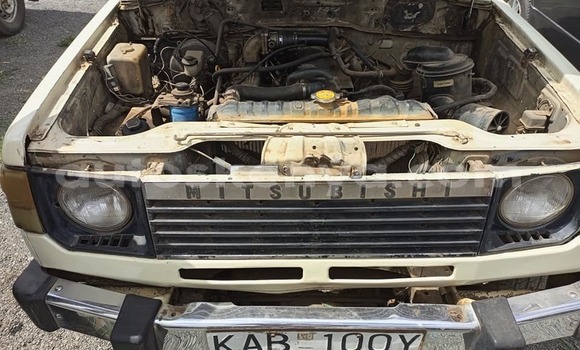 Nunua Ilio tumika Mitsubishi Pajero Beige Gari ndani ya Nairobi nchini Nairobi Nunua Ilio tumika Mitsubishi Pajero Beige Gari ndani ya Nairobi nchini Nairobi