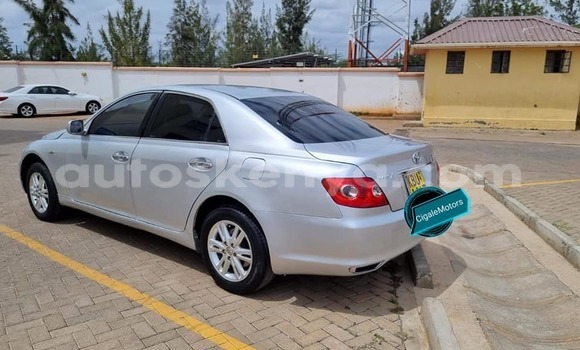 Oofamaa Toyota Mark X Silver Makiinaa iti Nairobi keessatti Nairobi keessatti